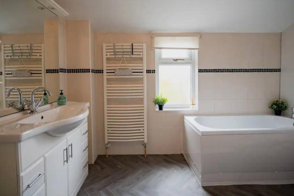 Spacious Town House 리탬 세인트 앤스 외부 사진